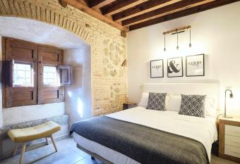 La Casa del Lir  n by Toledo AP allows 18 year olds to book a room