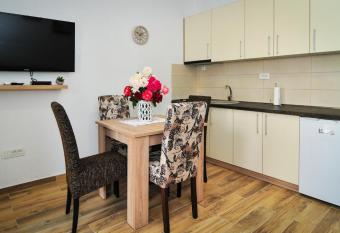 Apartmani Bekonja has Balcony rooms