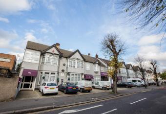 Banks Hotel allows 18 year olds to book a room