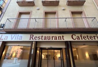 Hostal La Vila has Balcony rooms