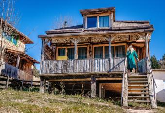 Harmonie Tree house Cotagges Chalet Predeal Trei Brazi has rooms with a private hot tub