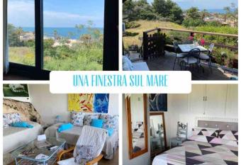 Una Finestra sul Mare has Balcony rooms