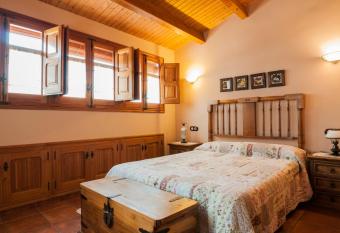 Casa Rural Rosa has Balcony rooms
