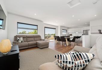 Rosewater Townhouses Dromana has Balcony rooms