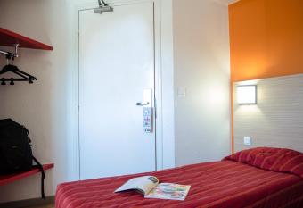 HECO Calais Centre-Gare allows 18 year olds to book a room