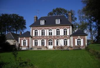 Le Clos des Hautes Loges has Balcony rooms