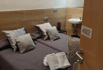 Pensi  n San Ram  n has Balcony rooms