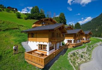 Tauernchalets has Balcony rooms