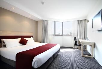 Central Studio Hotel Sydney has Balcony rooms