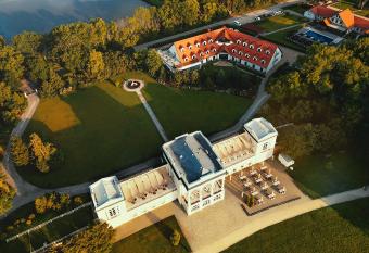 HOTEL Hrani  n   z  me  ek has Balcony rooms