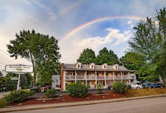 Scenic Inn has Balcony rooms
