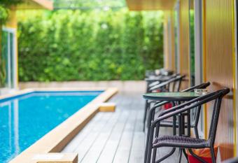 Resort V - MRT Huai Khwang has Balcony rooms