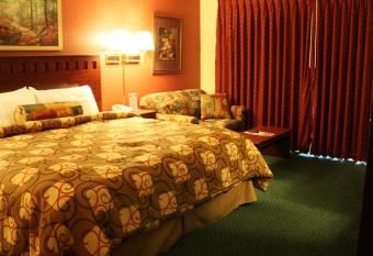 Relax Inn Chehalis has rooms with a private hot tub