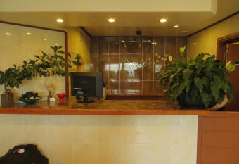 Queen Bee Hotel allows 18 year olds to book a room