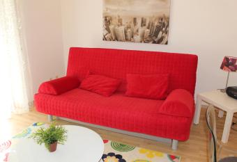 ZV-Scholtz Burghausen Mozartstr. 15 AP-17 allows 18 year olds to book a room