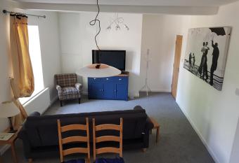 Church View at Plover Cottage Lindley allows 18 year olds to book a room