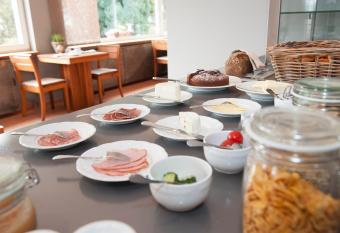 Hotel Fiori allows 18 year olds to book a room