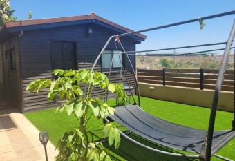 Assaf s place -                        has Balcony rooms