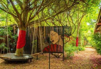 Alcove Bungalow has Balcony rooms