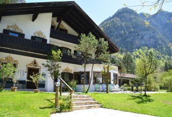 Pension Almhof Baumgarten has Balcony rooms