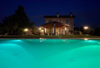 Poggio Bardolino has Balcony rooms