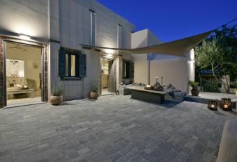 ALIA MANSION by K&K allows 18 year olds to book a room