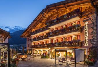 Hotel La Serenella allows 18 year olds to book a room