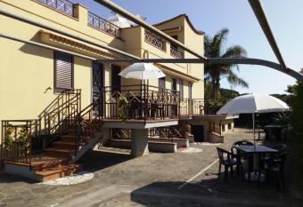 Villa Paeonia has Balcony rooms