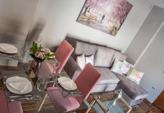 El Pilar Home allows 18 year olds to book a room