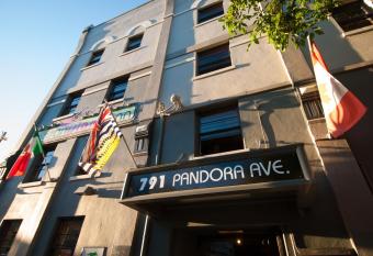 Ocean Island Inn | Backpackers | Suites allows 18 year olds to book a room