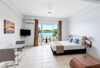 Chantillys on the Bay has Balcony rooms