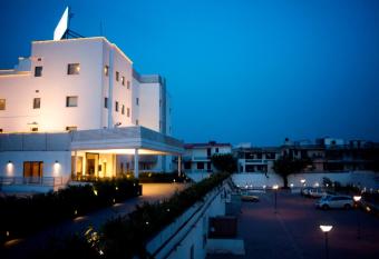 Vibe By The LaLiT Traveller allows 18 year olds to book a room