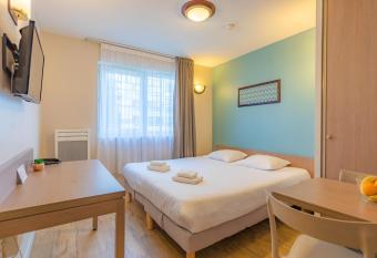 Appart City Classic La Roche sur Yon Centre allows 18 year olds to book a room