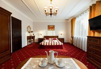 Villa Toscania-check in 24h has Balcony rooms