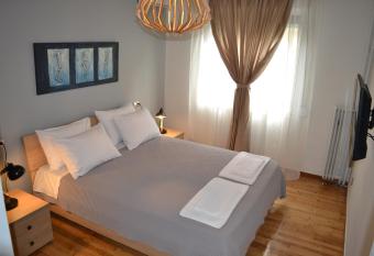 Leon Cozy Apartment has Balcony rooms