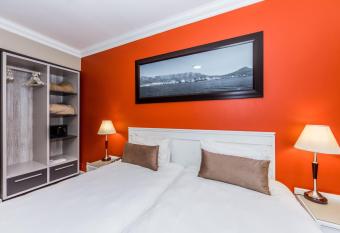 Innscape Classic Formely The New Tulbagh Hotel has rooms with a private hot tub