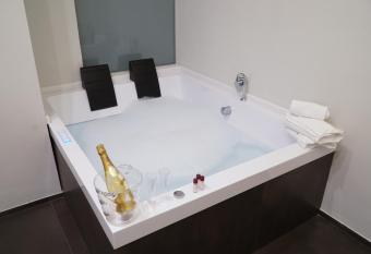 Napoli Svelata has Balcony rooms