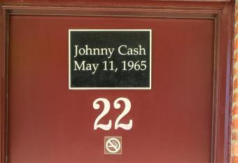 University Motel has Smoking/Balcony rooms