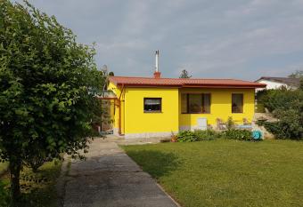 Ferienhaus Sonnenweg has Balcony rooms
