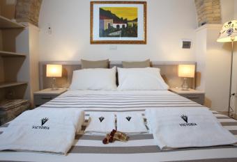 Victoria Royal Apartments allows 18 year olds to book a room