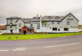 The Gissons Hotel allows 18 year olds to book a room