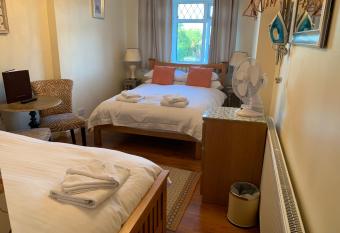 Parkview Guesthouse allows 18 year olds to book a room