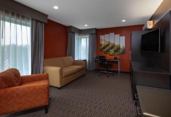 Hotel Vinea  a Travelodge by Wyndham allows 18 year olds to book a room