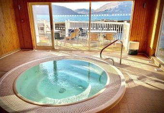 Holly Tree Hotel, Swimming Pool & Hot Tub has Balcony rooms
