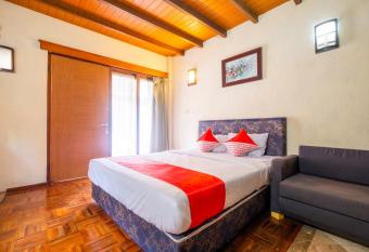 OYO 2640 Rumah Kayu Cottage Syariah allows 18 year olds to book a room