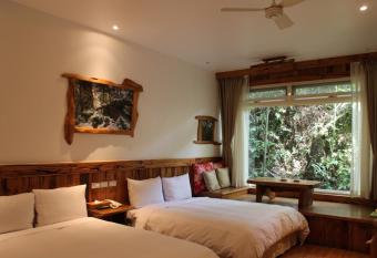 Shangrila Leisure Farm allows 18 year olds to book a room