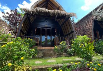 Holy Hills Bungalow Nusa Penida has Balcony rooms