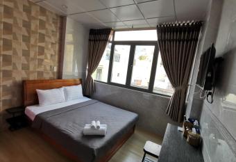 Cola s Homestay allows 18 year olds to book a room