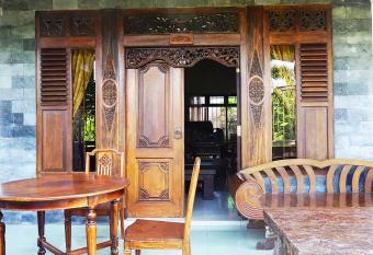 Jeru Homestay has Balcony rooms