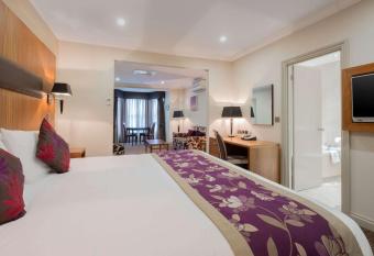 Ramada by Wyndham Cheltenham allows 18 year olds to book a room